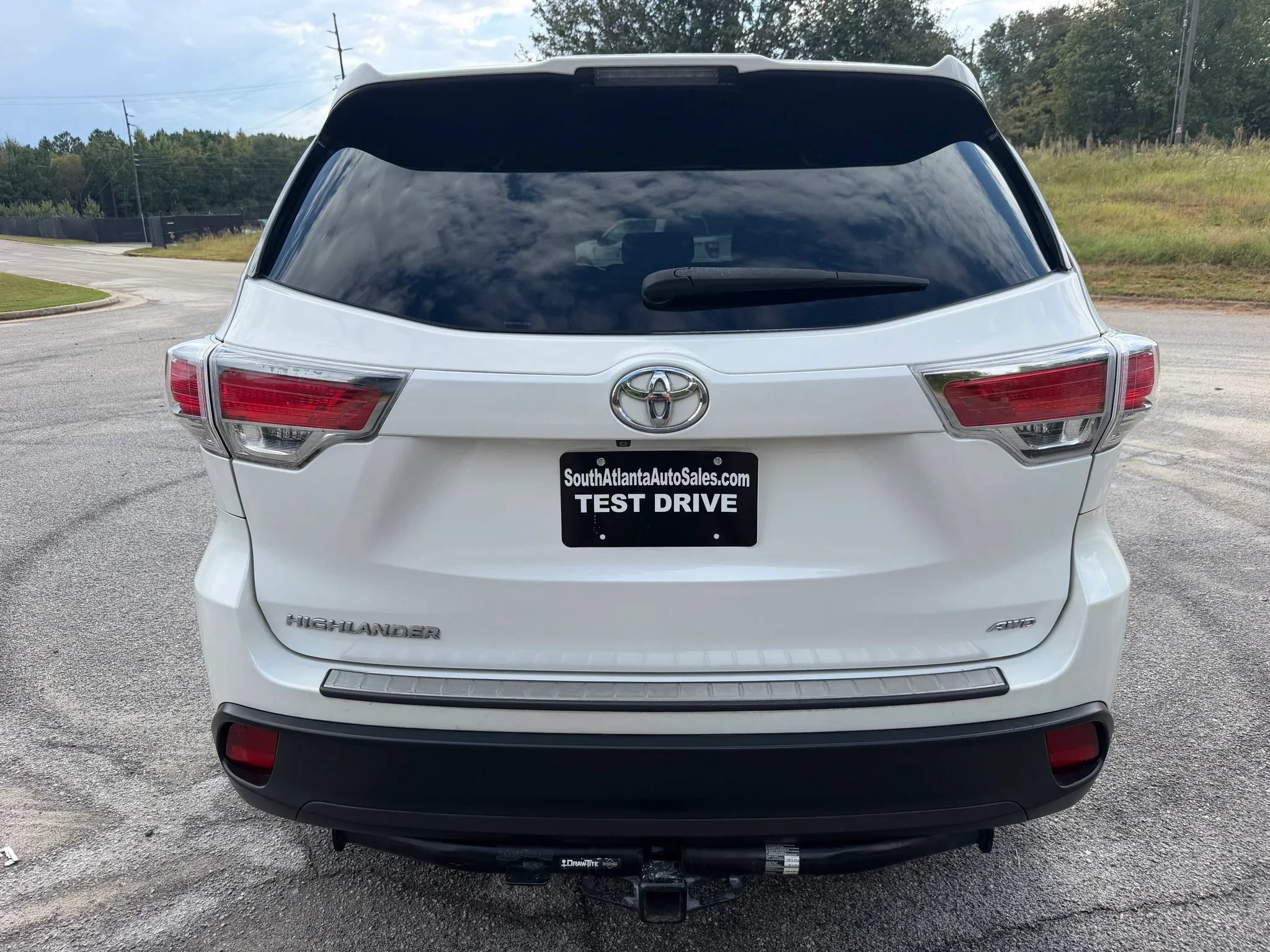 Used 2016 Toyota Highlander LE AWD/4WD image 4