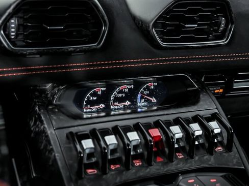 Used 2018 Lamborghini Huracan Performante AWD/4WD image 39