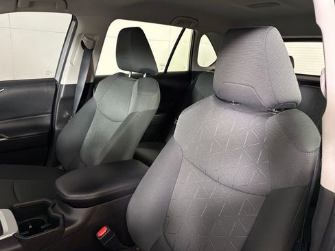 Used 2022 Toyota RAV4 XLE image 21