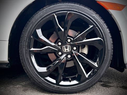 Used 2018 Honda Civic Sport image 12