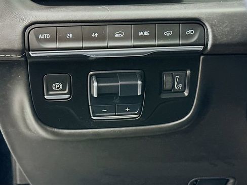 Certified 2023 Cadillac Escalade ESV Premium Luxury Platinum AWD/4WD image 10