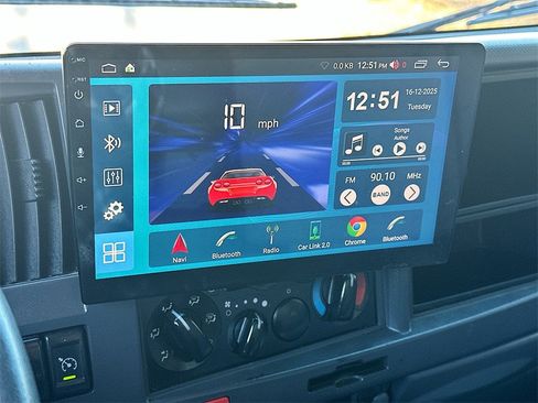 Used 2018 Isuzu NPR HD image 18