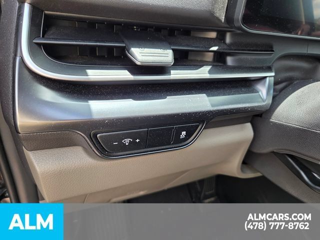 Used 2025 Kia Carnival FWD image 12