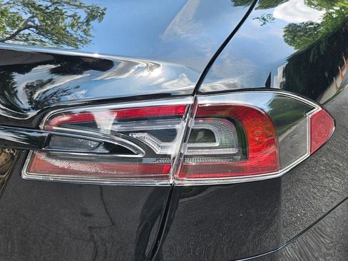 Used 2022 Tesla Model S AWD/4WD image 29