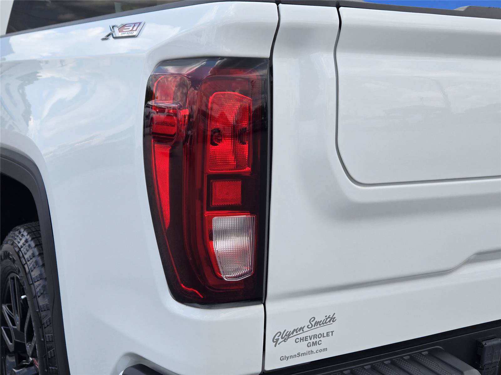 Used 2024 GMC Sierra 1500 Elevation w/ Elevation Premium Package AWD/4WD image 9