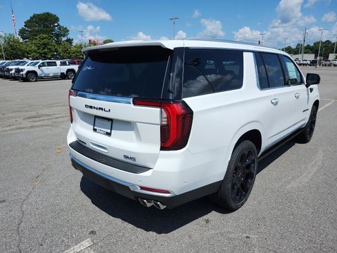 New 2026 GMC Yukon XL Denali w/ Denali Reserve Package AWD/4WD image 3