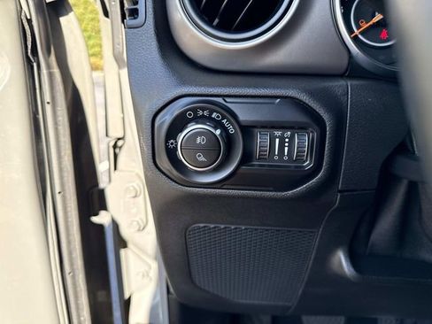 Used 2020 Jeep Gladiator Sport w/ Quick Order Package 24S AWD/4WD image 34