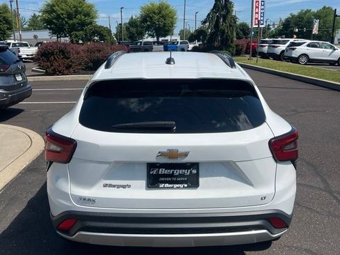 Certified 2024 Chevrolet Trax LT w/ Sunroof Package FWD image 8