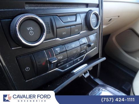 Used 2016 Ford Explorer XLT w/ Equipment Group 202A AWD/4WD image 8