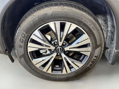 Used 2022 Nissan Rogue SV w/ SV Premium Package image 14