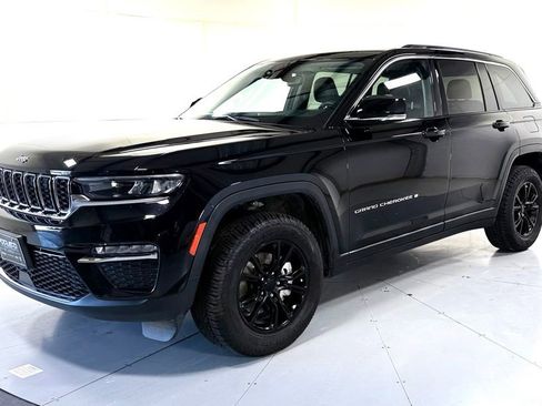 Used 2023 Jeep Grand Cherokee Limited w/ Luxury Tech Group II AWD/4WD image 8