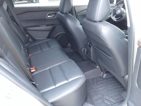 Used 2021 Nissan Rogue SL w/ Premium Package image 11