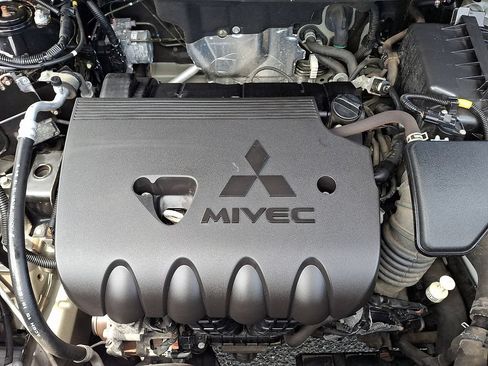 Used 2019 Mitsubishi Outlander SE AWD/4WD image 28
