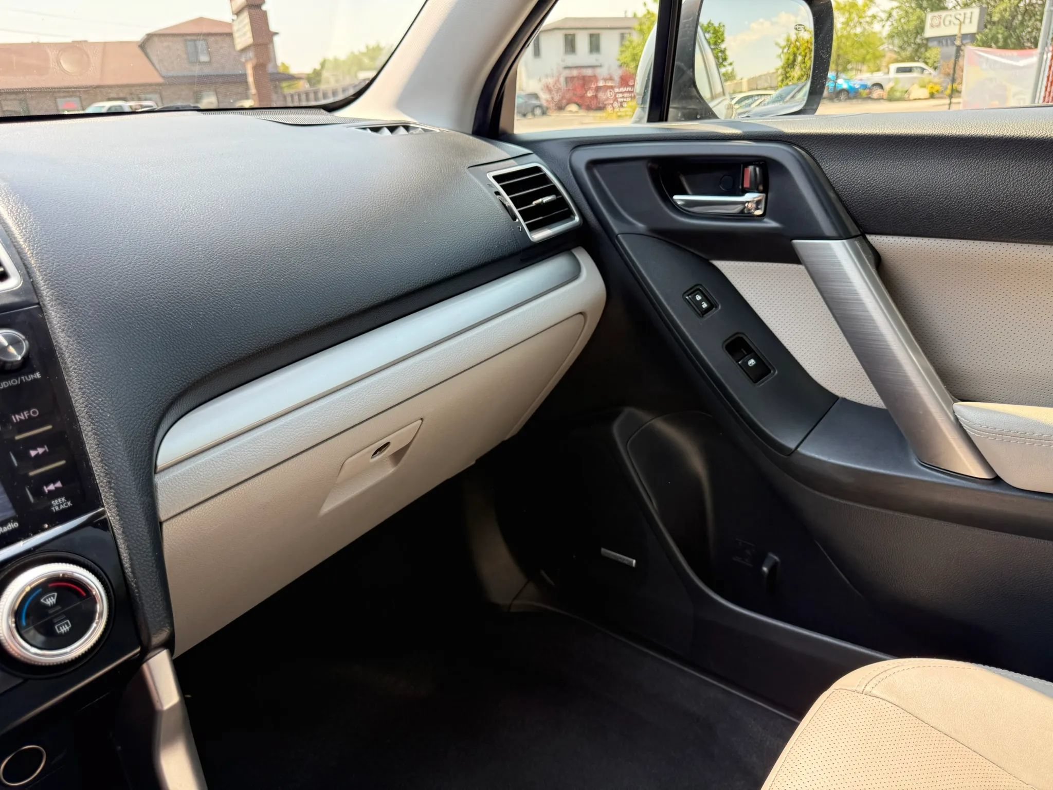 Used 2016 Subaru Forester 2.5i Touring w/ Eyesight & Navigation System AWD/4WD image 21