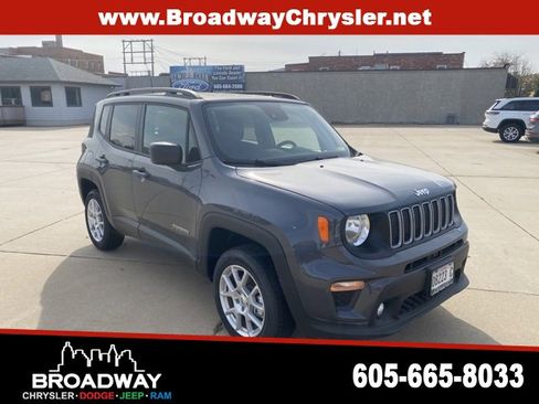 Used 2022 Jeep Renegade Latitude image 4