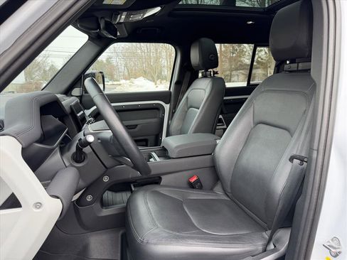 Used 2023 Land Rover Defender 130 SE image 14