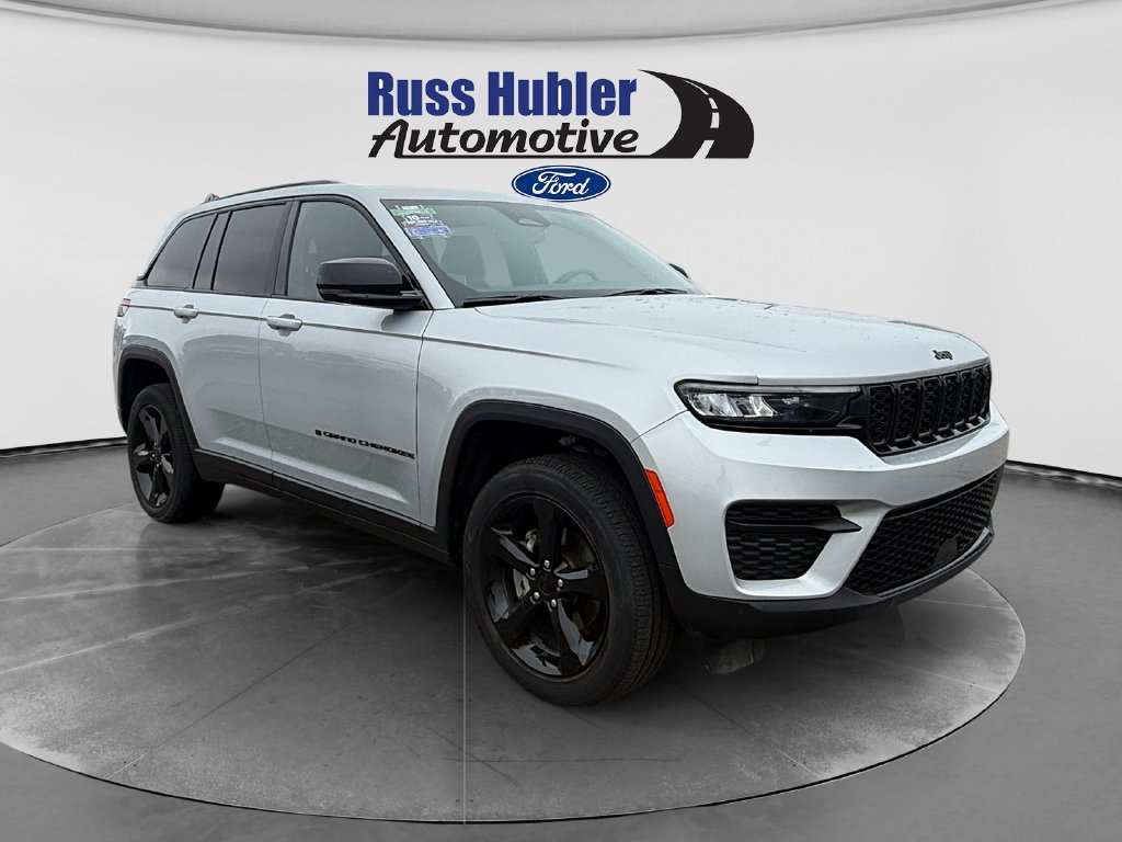 Used 2023 Jeep Grand Cherokee Altitude AWD/4WD image 9