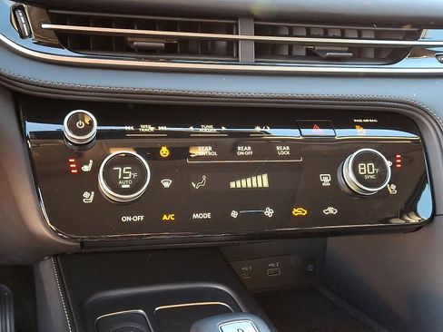 Certified 2025 INFINITI QX60 Luxe image 17