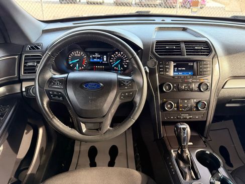 Used 2019 Ford Explorer XLT image 31