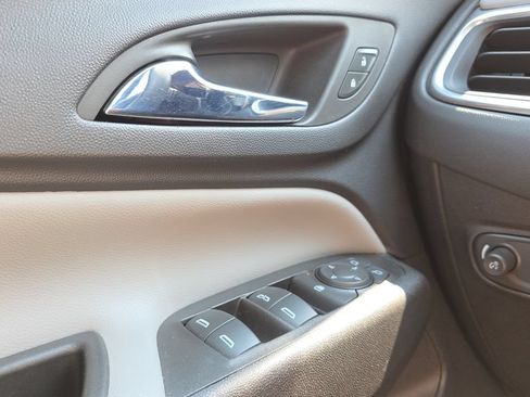 Used 2022 Chevrolet Equinox LS AWD/4WD image 11
