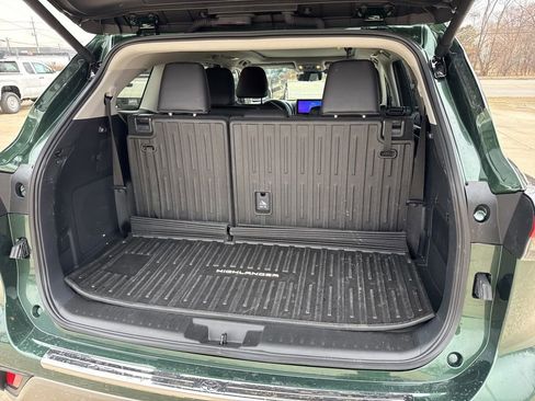 Used 2025 Toyota Highlander Platinum image 18