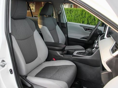 Used 2023 Toyota RAV4 XLE image 37