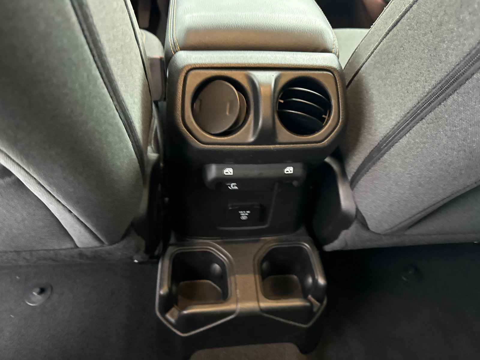 Used 2026 Jeep Wrangler Unlimited Sahara AWD/4WD image 21