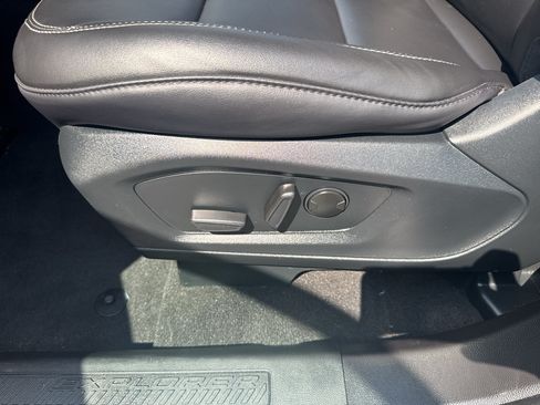 Used 2023 Ford Explorer XLT w/ Equipment Group 202A AWD/4WD image 16
