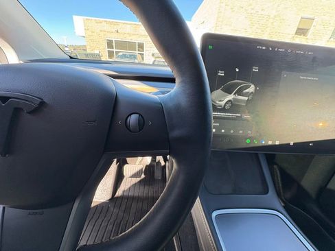 Used 2022 Tesla Model Y Long Range AWD/4WD image 16