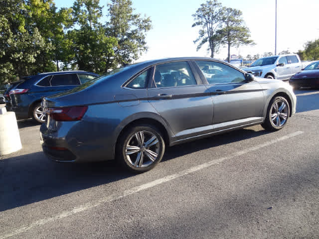 Used 2024 Volkswagen Jetta SE FWD image 6