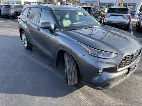 Used 2023 Toyota Highlander Limited image 3