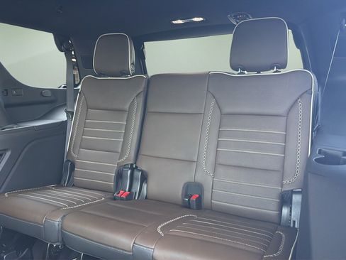 Used 2025 GMC Yukon Denali Ultimate AWD/4WD image 17