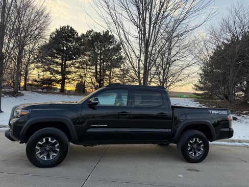Used 2021 Toyota Tacoma TRD Off-Road w/ TRD Premium Off Road Package image 13