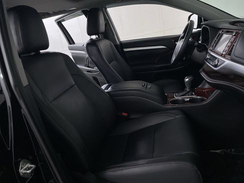 Used 2019 Toyota Highlander XLE AWD/4WD image 26