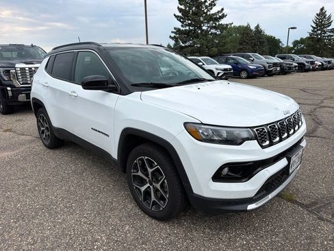 Used 2025 Jeep Compass Limited AWD/4WD image 3