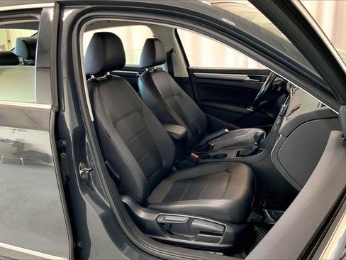 Used 2017 Volkswagen Passat 1.8T R-Line image 6