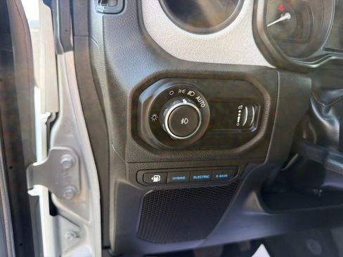Used 2024 Jeep Wrangler Unlimited w/ Convenience Group AWD/4WD image 29