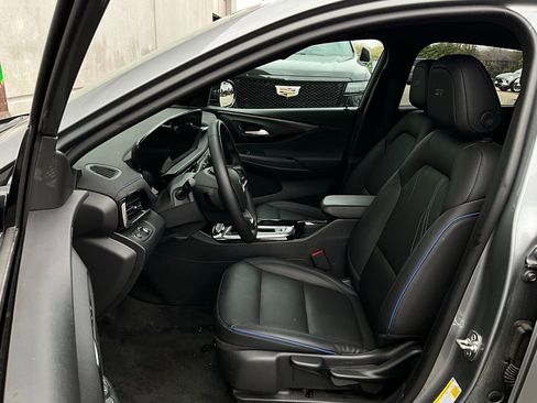 Used 2025 Buick Envista Sport Touring image 10