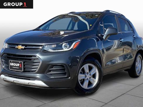 Used 2017 Chevrolet Trax LT w/ LT Convenience Package image 1