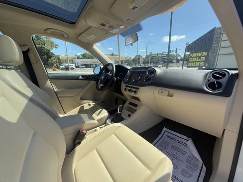 Used 2015 Volkswagen Tiguan SEL FWD image 16