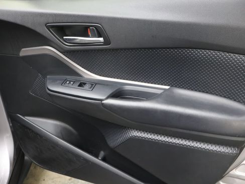 Used 2020 Toyota C-HR LE FWD image 11