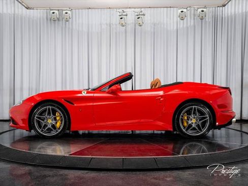 Used 2016 Ferrari California T RWD image 10
