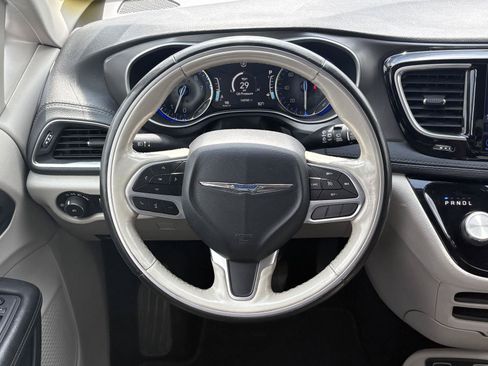 Used 2019 Chrysler Pacifica Limited FWD image 10