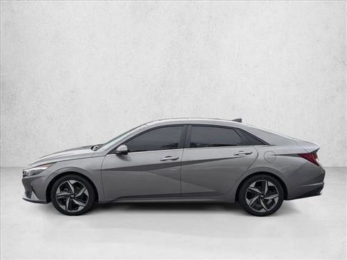 Used 2023 Hyundai Elantra Limited image 9