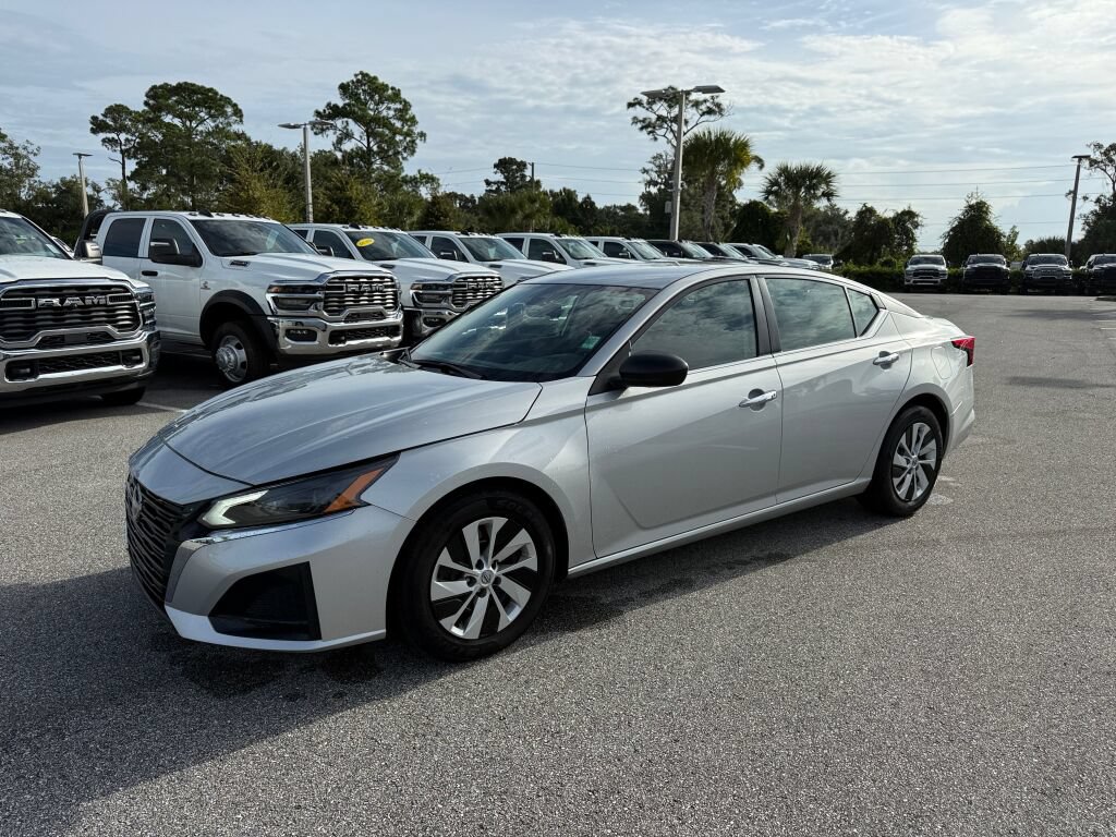 Used 2024 Nissan Altima 2.5 S FWD image 7