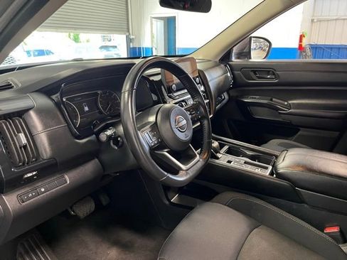 Used 2024 Nissan Pathfinder SV FWD image 21