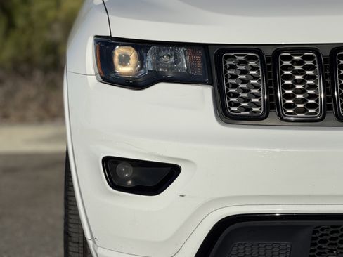 Used 2021 Jeep Grand Cherokee Laredo X image 7