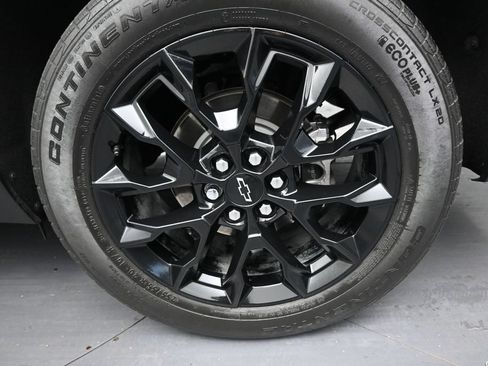 Used 2025 Chevrolet Traverse LT w/ Midnight/Sport Edition FWD image 10