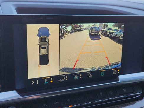 Used 2023 Chevrolet Silverado 1500 LT Trail Boss w/ LT Trail Boss Premium Package image 18