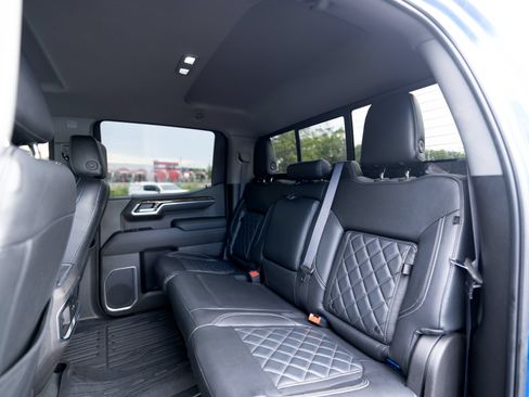 Used 2022 GMC Sierra 1500 Elevation w/ Preferred Package AWD/4WD image 9
